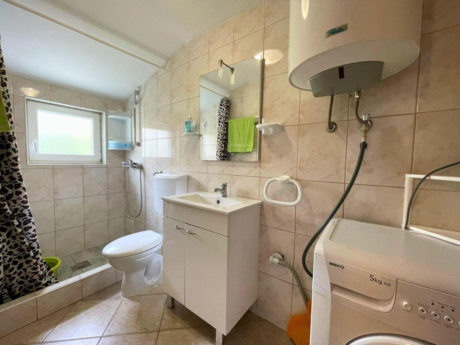Apartmani Tominac 茨里克韦尼察 外观 照片